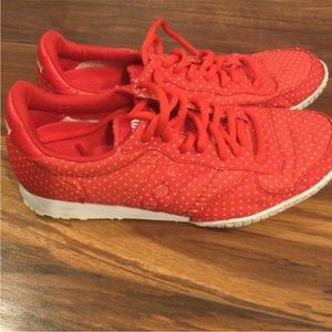 EUC Saucony Women’s Bullet tennis shoes in red with white polka dots size 7.5